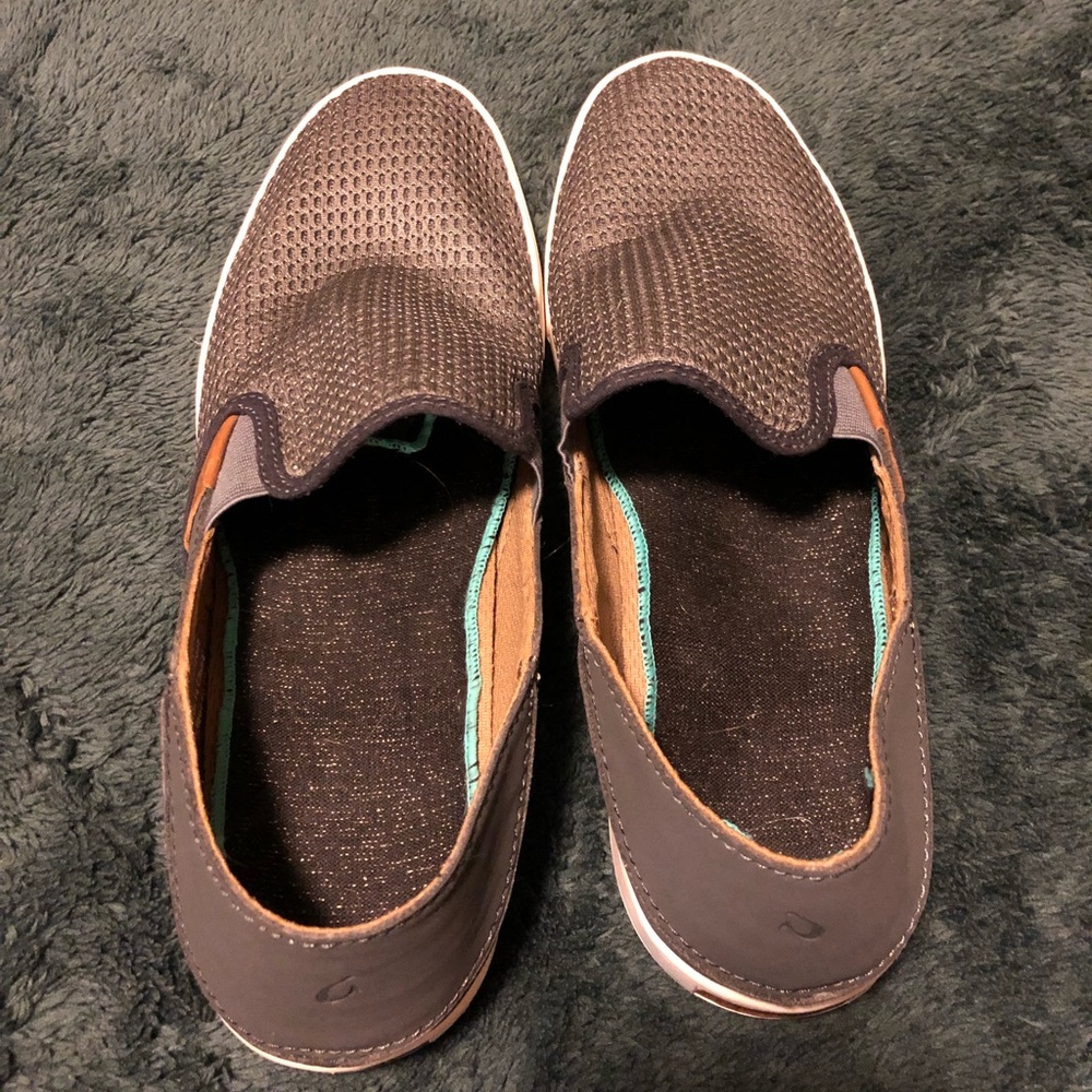 Olukai Pehuea grey slipon sneakers Gekk socks